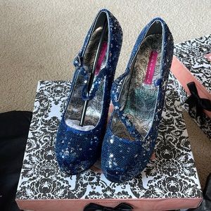 Brand New never worn, ordered a size too small and never returned.